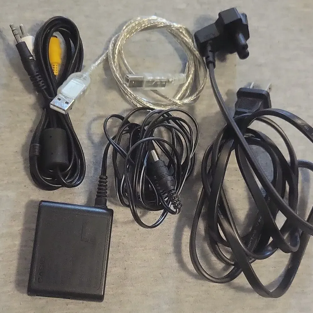 Casio Exilim EX-Z700 7.2MP Digital Camera Tested Works w/ Box Lots Accessories